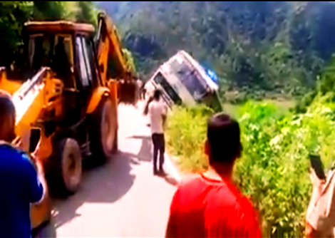 Live Bus Accident in uttrakhand